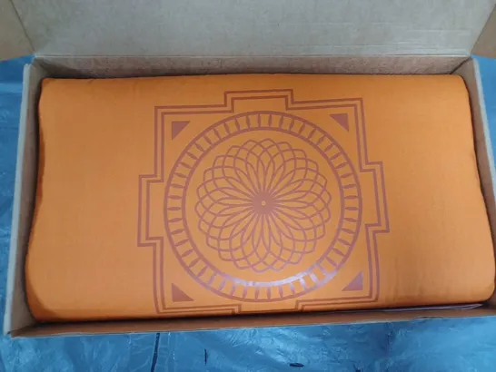 BOXED 2.0 SHAKITI MAT IN AMBER