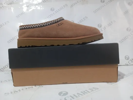 BOXED PAIR OF UGG TASMAN SHOES IN TAN UK SIZE 10