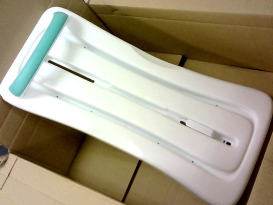 HELPING HAND COMPANY SUREFOOT WHITE PLASTIC SHOWER/BATH BOARD WITH HANDLE