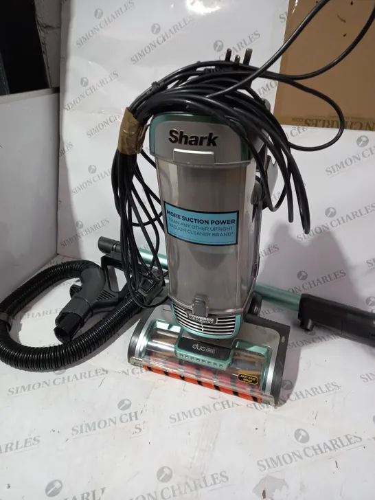 BOXED SHARK UPRIGHT VACUUM CLEANER AZ912UKT