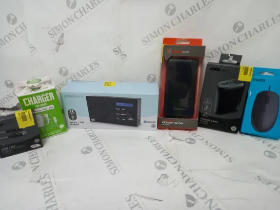 BOX OF APPROXIMATELY 30 ASSORTED ELECTRICALS TO INCLUDE BLACKWEB POWERBANK, RAPOO WIRED MOUSE, DAB+/FM RADIO, ETC