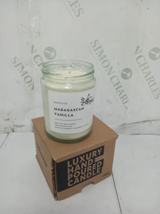 MAKESTAR CANDLE IN MADAGASCAN VANILLA 220G