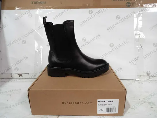 BOXED PAIR OF DUNE LONDON CLEATED CHELSEA LEATHER BOOTS IN BLACK UK SIZE 5