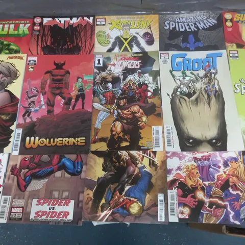 LOT OF 15 ASSORTED COMICS TO INCLUDE SUPERMAN, BATMAN, GROOT AND POWER GIRL