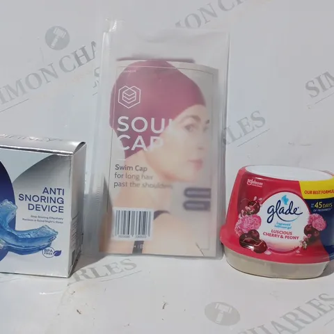 APPROXIMATELY 15 ASSORTED HOUSEHOLD ITEMS TO INCLUDE SWIM CAP, FRAGRANCED BATHROOM GEL, ANTI SNORING DEVICE, ETC