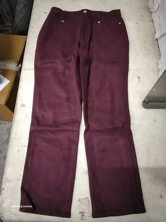 BOX OF APPROXIMATELY 19 MARLA WYNNE STRETCH FAUX SUEDE JEANS BURGUNDY - SIZE 16