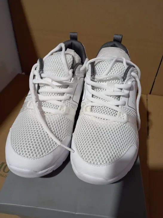 VIONIC DEVRA WHITE TRAINERS - SIZE 4.5