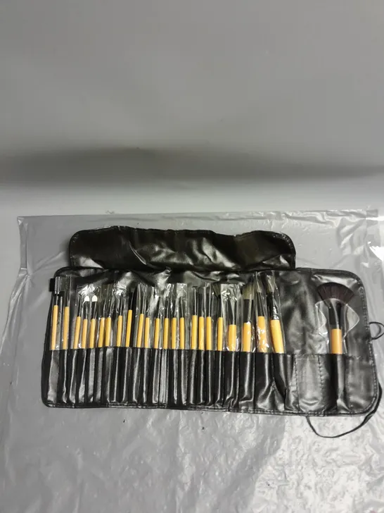 UNBRANDED MAKE-UP BRUSH SET IN BROWN