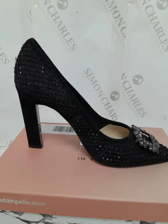 PAIR OF MODA IN PELLE HIGH HEEL SHOES IN BLACK SIZE 7