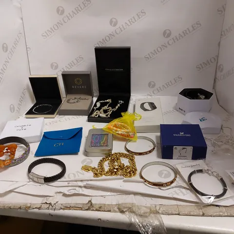 LOT OF ASSORTED JEWELLERY TO BRACELETS, EARRINGS, AND NECKLACES.