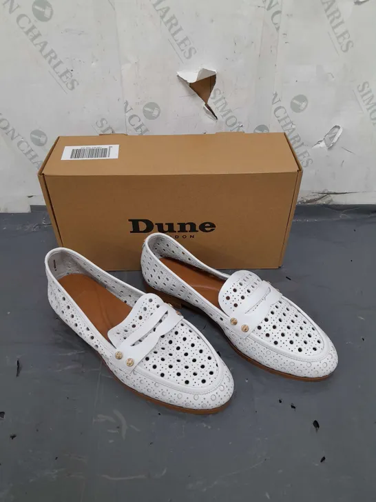 BOXED PAIR OF DUNE LONDON WHITE LEATHER LASER CUT LOAFER IN SIZE 6