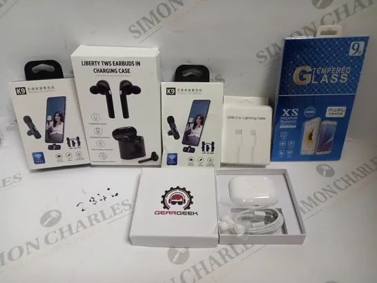 LOT OF APPROIMATELY 20 ASSORTED ELECTRICALS AND PHONE ACCESSORIES TO INCLUDE LIBERTY TWS EARBUDS, USB-C TO LIGHTNING CABLE, GEARGEEK WIRELESS EARBUDS, ETC