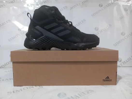 BOXED PAIR OF ADIDAS TERREX EASTRAIL SHOES IN BLACK UK SIZE 7