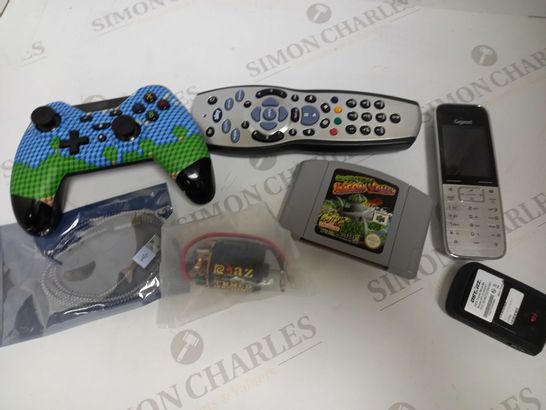 LOT OF APPROXIMATELY 15 ASSORTED ELECTRICAL ITEMS, TO INCLUDE GAMING CONTROLLER, PHONE HANDSET, GPS RECORDER, ETC
