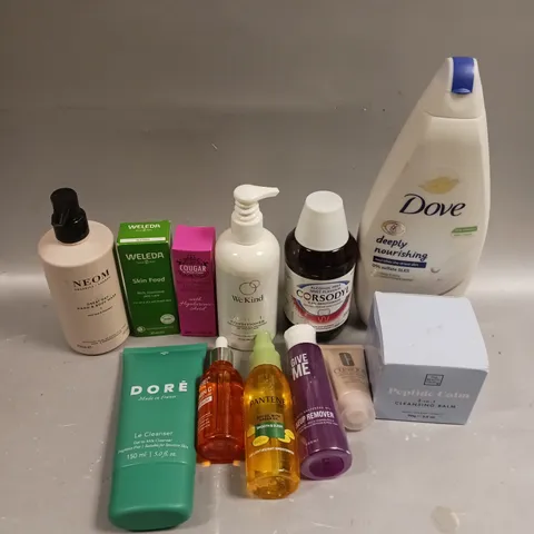 APPROXIMATELY 20 ASSORTED HEALTH & BEAUTY PRODUCTS TO INCLUDE DOVE BODY WASH, DORÉ MILK CLEANSER, NEOM BODY WASH ETC 