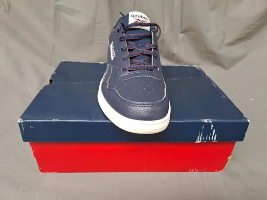 BOXED PAIR OF REEBOK COURT ADVANCE CLIP SHOES IN NAVY UK SIZE 5