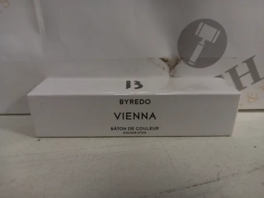 SEALED BYREDO VIENNA COLOUR STICK 404