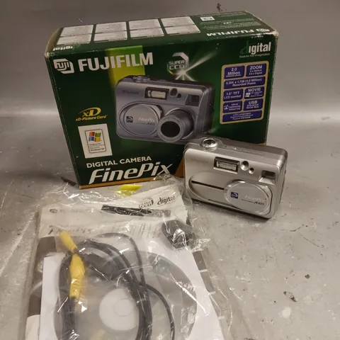 BOXED FUJIFILM FINEPIX A405 DIGITAL CAMERA 