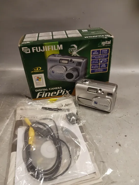 BOXED FUJIFILM FINEPIX A405 DIGITAL CAMERA 