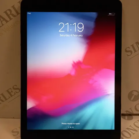 APPLE IPAD A1474 - BLACK/SILVER 