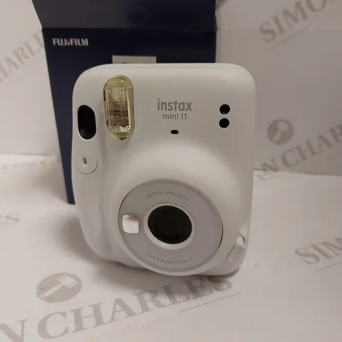 BOXED FUJIFILM INSTAX MINI 11 BUNDLE