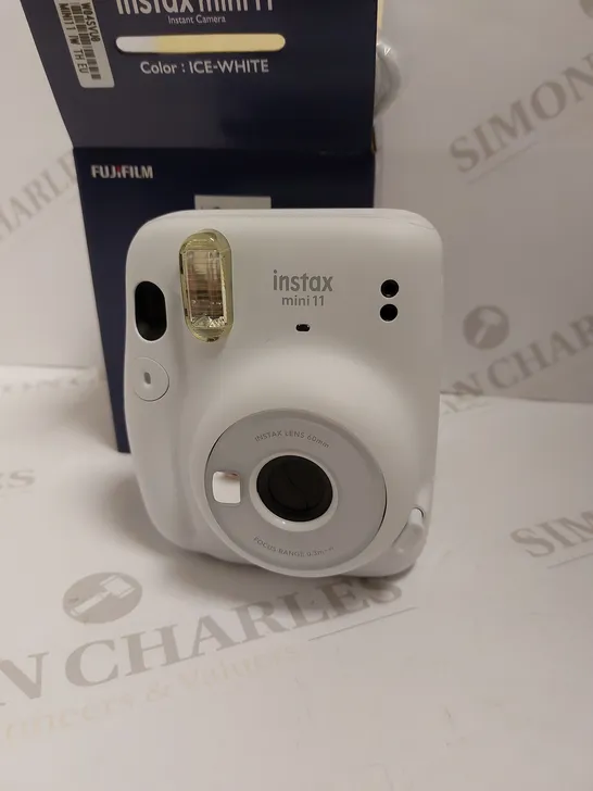 BOXED FUJIFILM INSTAX MINI 11 BUNDLE