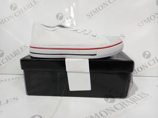 BOXED PAIR OF INSPIRE ME CANVAS SHOES IN WHITE SIZE 2