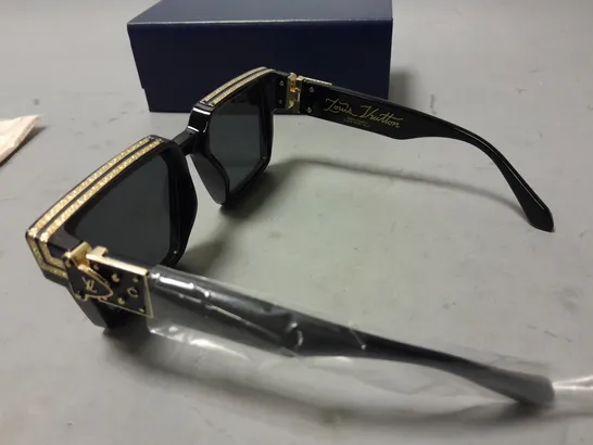 LOUIS VUITTON CHUNKY FRAMED GLASSES IN CASE