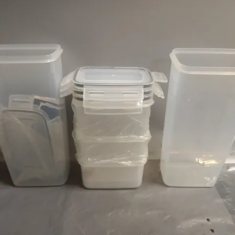 BOX OF APPROXIMATELY 10 UNBRANDED PLASTIC TUBS IN VARIOUS SIZES 