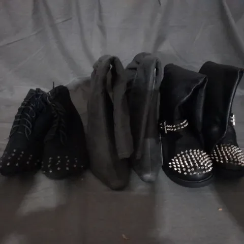 APPROXIMATELY 10 PAIRS OF ASSORTED WOMEN SHOES IN VARIOUS STYLES AND SIZES 