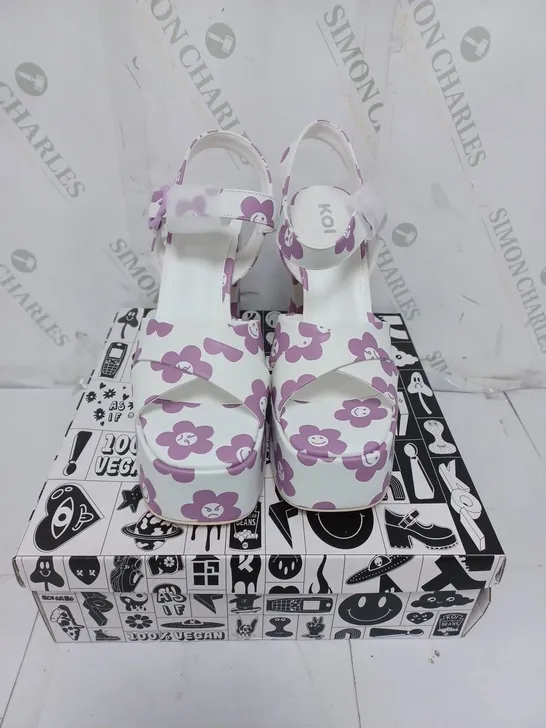 KOI FOOTWEAR LADIES WHITE WITH PURPLE FLOWERS CHUNKY HIGH HEELED SHOES SIZE 8