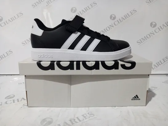 BOXED PAIR OF ADIDAS GRAND COURT 2.0 KIDS SHOES IN BLACK/WHITE UK SIZE 3.5