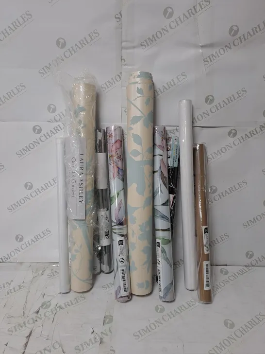 APPROXIMATELY 9 ASSORTED ROLLS OF WALLPAPER AND VINYL TO INCLUDE LAURA ASHLEY ORIENTAL GARDEN DUCK EGG WALLCOVERING APPROX. 10M X 53CM 