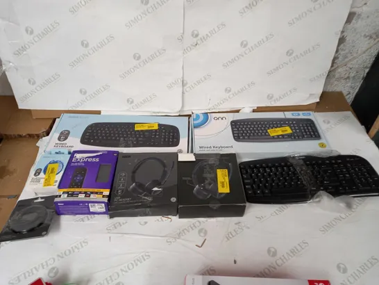 LOT OF APPROXIMATELY 5 ASSORTED ELECTRICAL ITEMS TO INCLUDE ASDATECH WIRED KEYBOARD, USB PC HEADSET, AND WIRELESS CHARGING PAD ETC. 