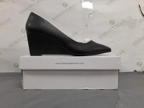 BOXED PAIR OF DREAM PAIRS POINTED TOE SLIP-ON WEDGES IN BLACK UK SIZE 9