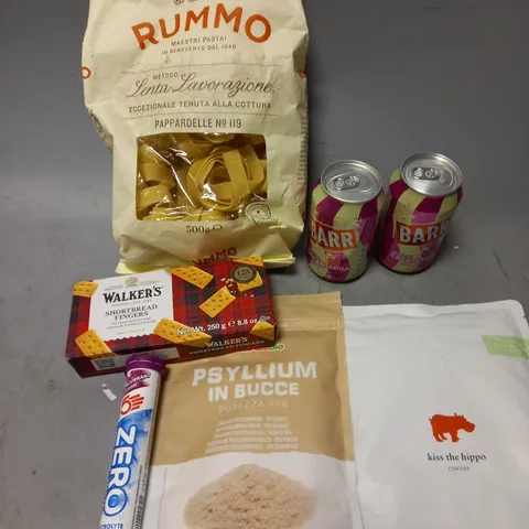 APPROXIMATELY 10 ASSORTED FOOD/DRINK PRODUCTS TO INCLUDE RUMMO PASTA, WALKER'S SHORTBREAD, CREAM SODA DRINKS ETC - COLLECTION ONLY 