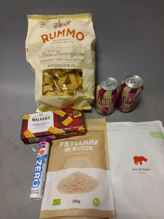 APPROXIMATELY 10 ASSORTED FOOD/DRINK PRODUCTS TO INCLUDE RUMMO PASTA, WALKER'S SHORTBREAD, CREAM SODA DRINKS ETC - COLLECTION ONLY 