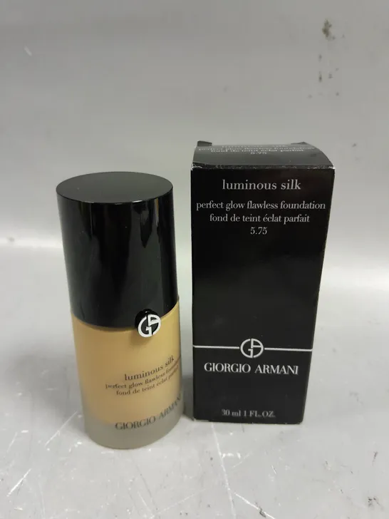 BOXED GIORGIO ARMANI LUMINOUS SILK FLAWLESS FOUNDATION - 30ML - 5.75