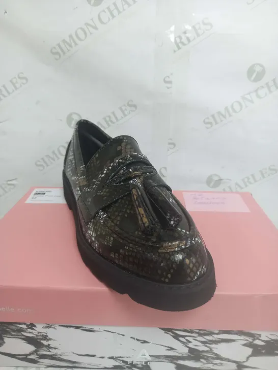 MODA IN PELLE KINSLEY TASSLE LOAFER IN SNAKE SKIN DESIGN SIZE 4