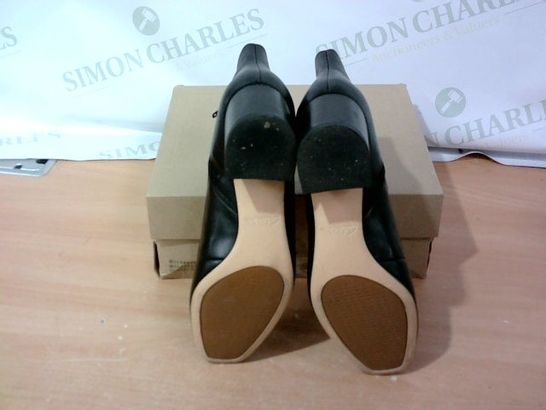BOXED PAIR OF CLARKS - SIZE 6D