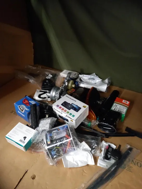 LOT OF APPROX. 40 CAR ITEMS INCLUDING CAR LIGHTS , SPARK PLUGS AND MULTIPLE CAR PARTS 