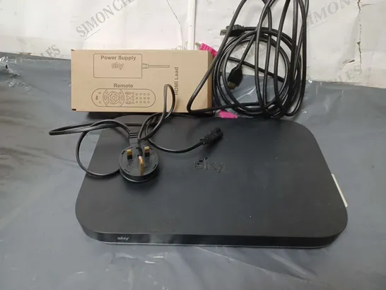 SKY Q BOX - ES140