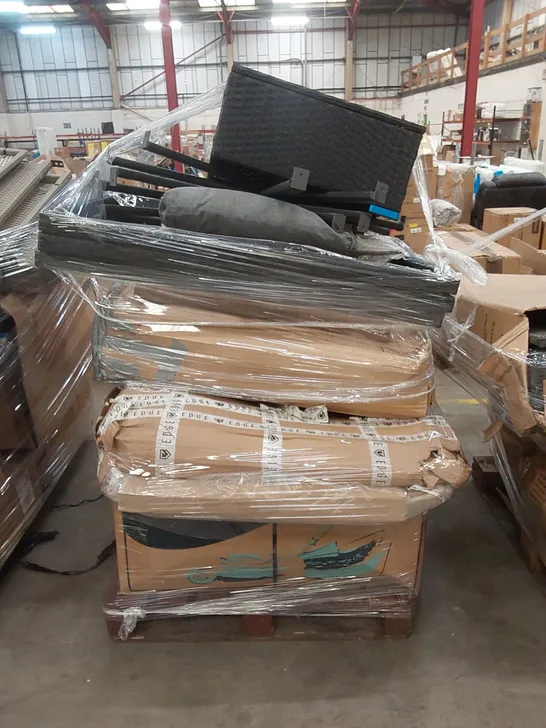 PALLET OF ASSORTED GARDEN AND PATIO FURNITURE PARTS 