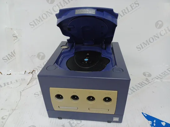 NINTENDO GAMECUBE CONSOLE 