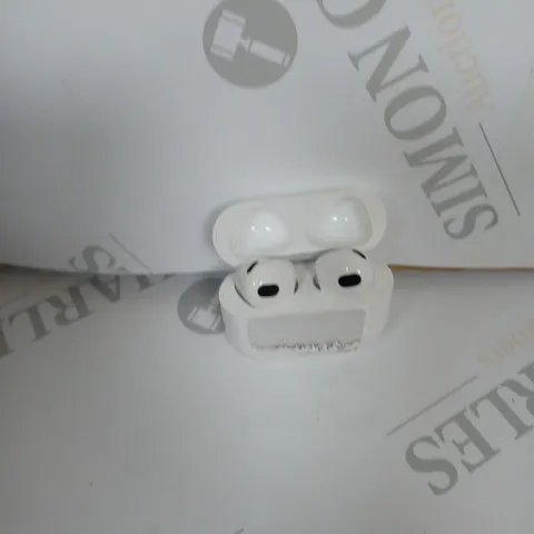 APPLE AIRPODS 3RD GENERATION
