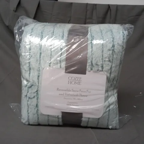 BOXED COZEE HOME FUR AND VELVET THROW IN EMERALD 