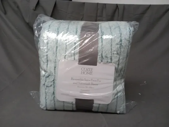 BOXED COZEE HOME FUR AND VELVET THROW IN EMERALD 