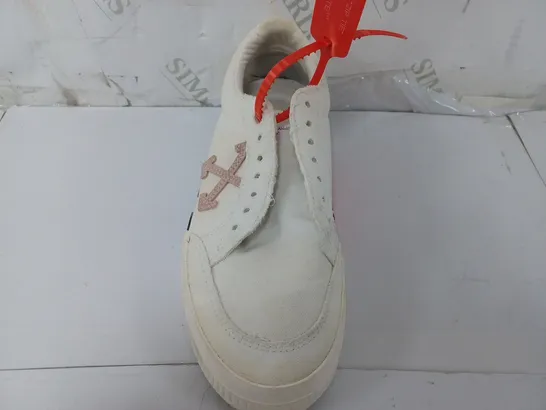 PAIR OF OFF WHITE VIRGIL ABLOH SHOES IN WHITE - "38"