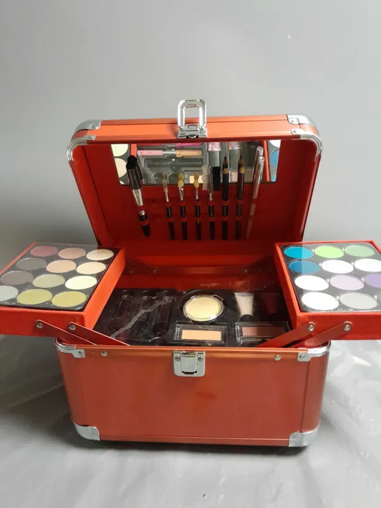 BOXED APPROX 20PCE SET MAKE-UP BOX IN RED