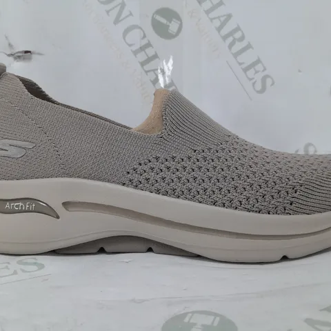 BOXED SKECHERS GO WALK ARCH FIT DELORA SLIP-ON TRAINERS IN TAUPE SIZE 3